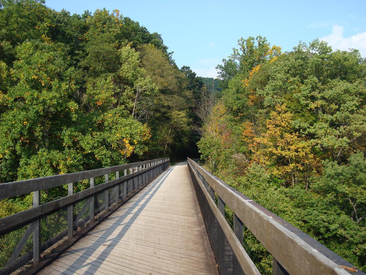 Melody Motor Lodge Connellsville Εξωτερικό φωτογραφία